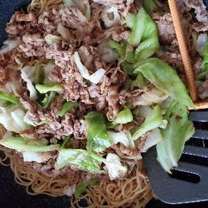 牛肉とキャベツと玉ねぎの焼きそば